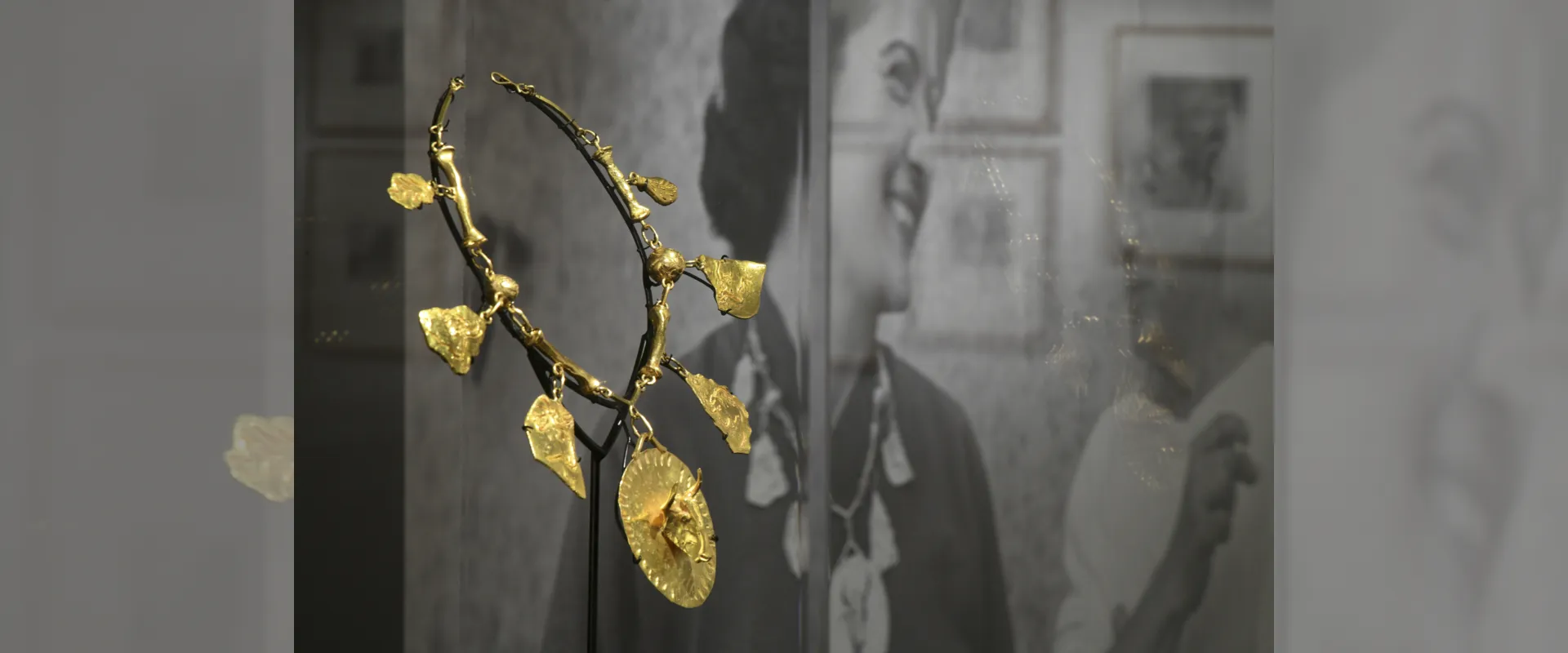 Collier au taureau sur chaîne articulée, Pablo Picasso, au sein de l'exposition Maillol-Picasso. Défier l'Idéal classique au musée Rigaud© Succession Picasso 2025