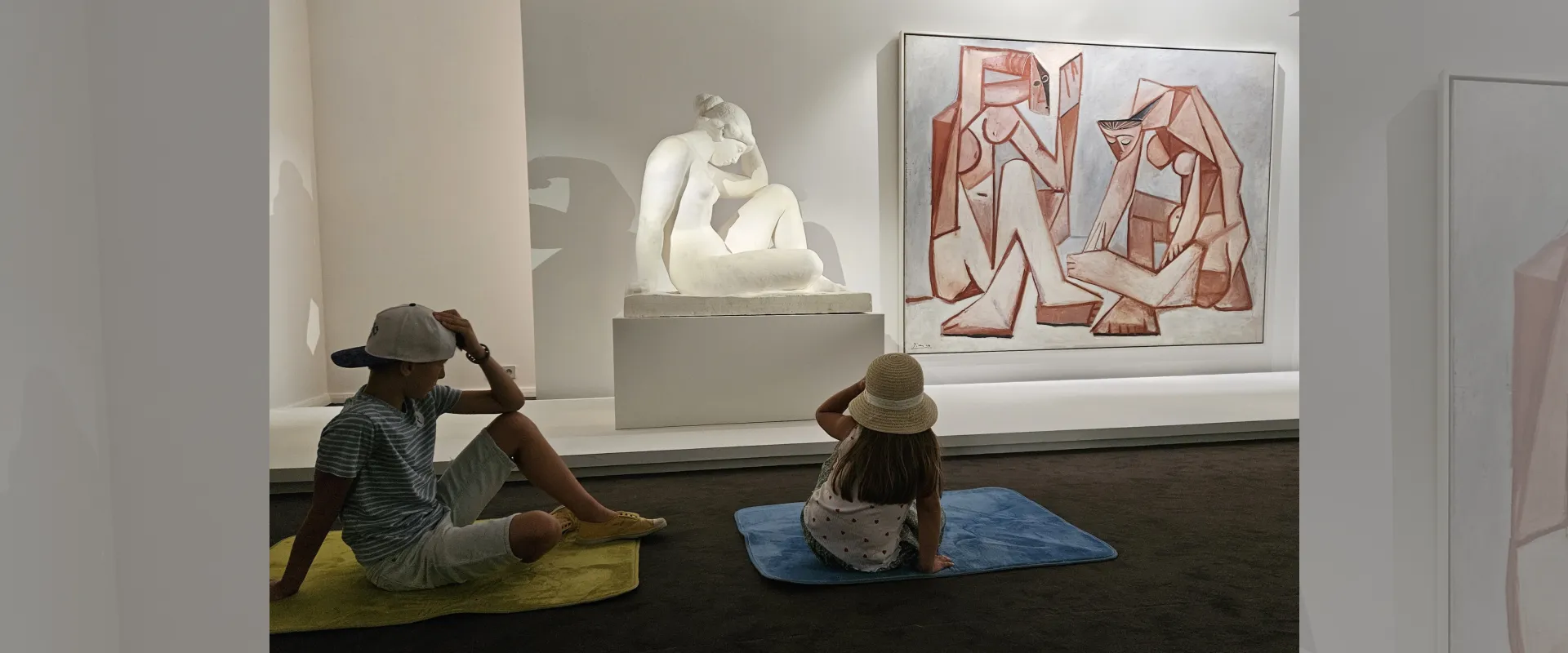 Visite guidée famille de l'exposition Maillol-Picasso, Défier l'Idéal classique, au musée d'art Hyacinthe Rigaud. © Succession Picasso 2025