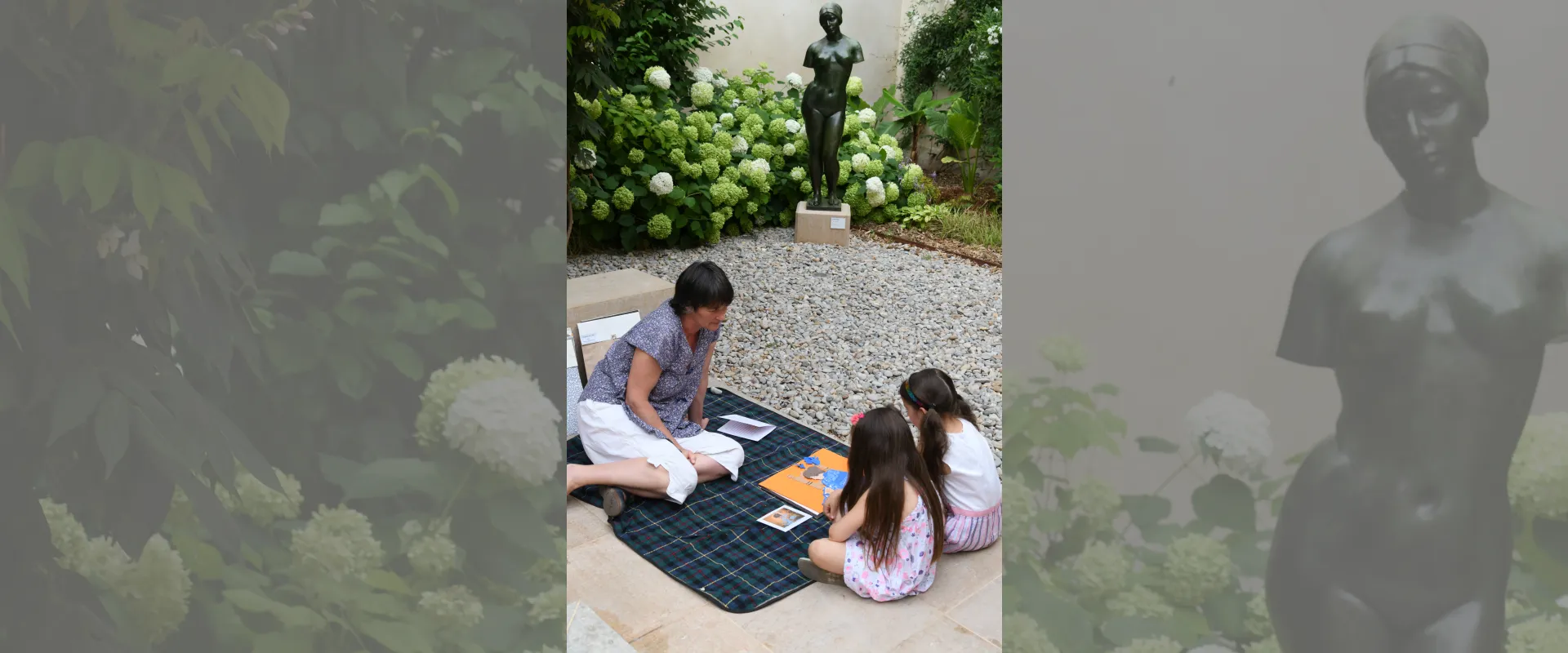Mini-atelier au sein du jardin du musée Rigaud. 