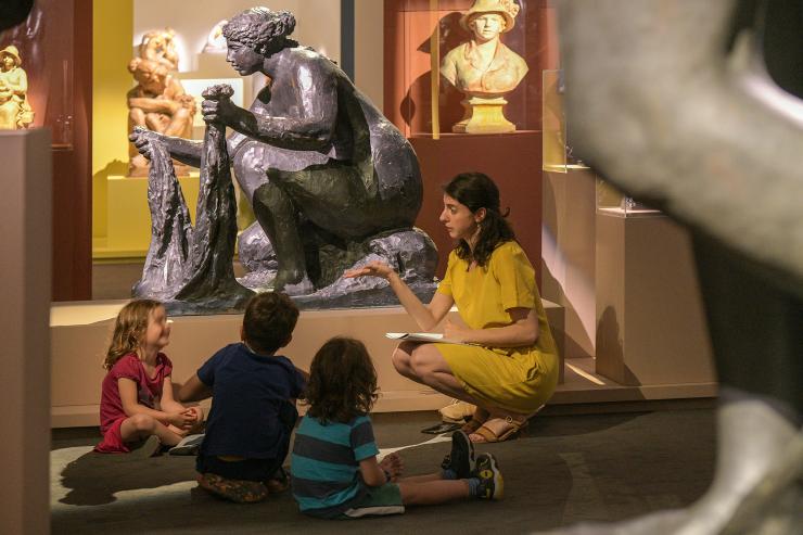 L'heure du conte, Guino-Renoir, la couleur de la sculpture