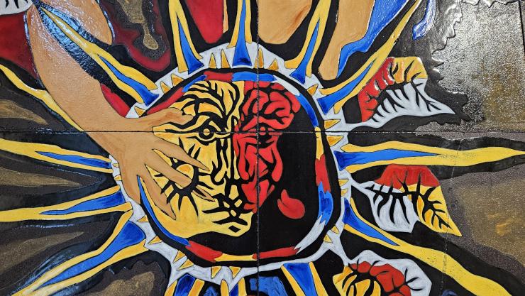 Détail de ean Lurçat (1892-1966) et Gumersind Gomila (1905-1970), Panneaux de l’immeuble Le Catalogne à Perpignan, vers 1960, lave émaillée. Perpignan, Musée d’art Hyacinthe Rigaud.